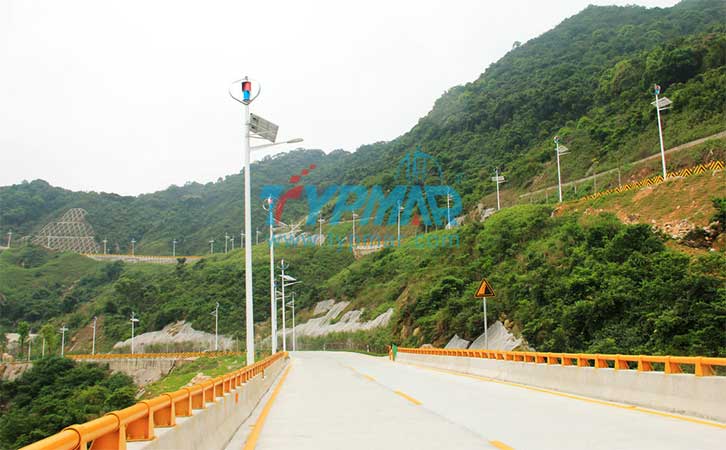 深圳碧嶺三洲田路風(fēng)光互補(bǔ)路燈工程-深圳市泰瑪風(fēng)光能源科技有限公司